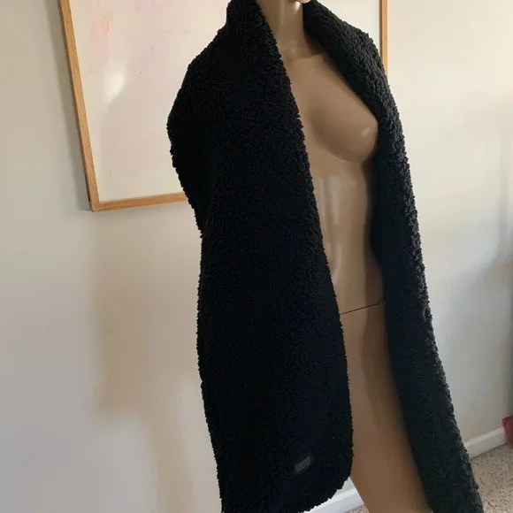 Ugg Oversized Fleece Winter Scarf - Picture 3 of 6